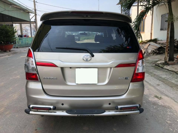 Bán Xe Innova số sàn 2016 màu vàng hoàng kim rất mới