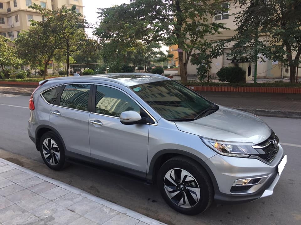 Cần bán Honda Crv sản xuất 2017, số tự động, Full 2.4, màu bạc cực đẹp