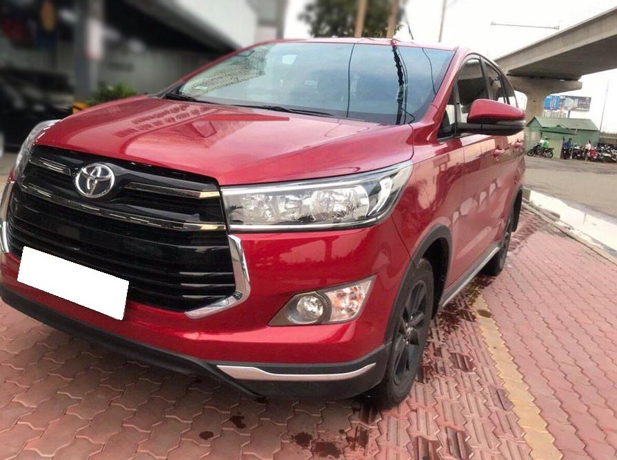 Gia đình cần bán Innova ventuner 2018, số tự động, màu đỏ, còn mới tinh