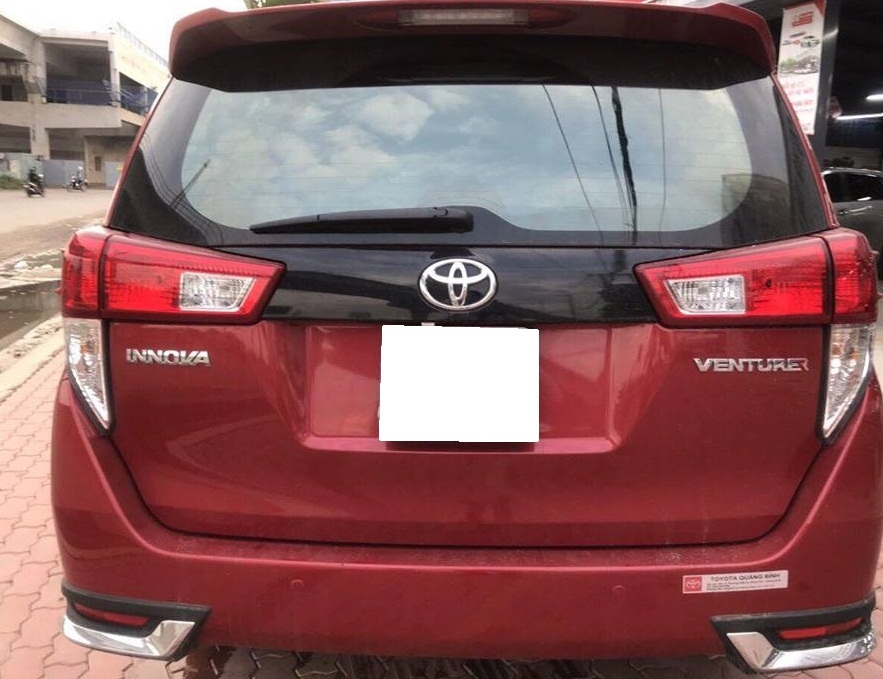 Gia đình cần bán Innova ventuner 2018, số tự động, màu đỏ, còn mới tinh