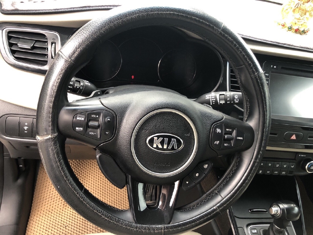 Bán Kia Rondo GATH 2016, màu vàng cát, đúng chất, giá TL, hổ trợ góp