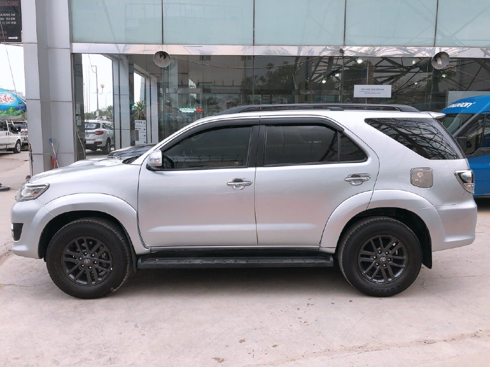 Bán Toyata Fortuner sx 2016 màu bạc