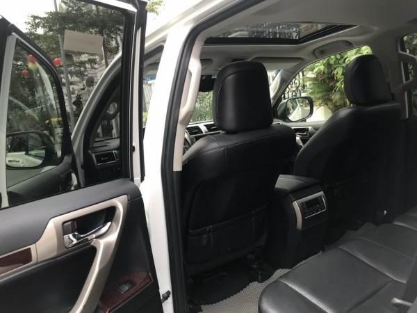 Bán xe Lexus GX460 đời 2016 màu trắng nội thất đen, bstp 1 chủ