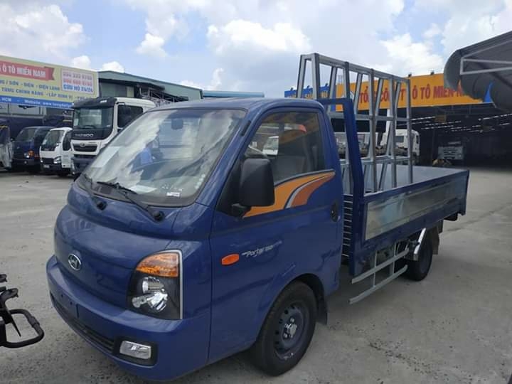 Xe tải chở kín HYUNDAI H150 tải 1.5 tấn - Trả Góp