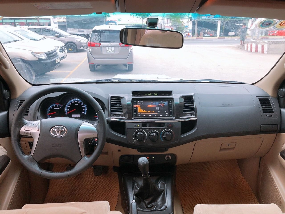 Bán Toyata Fortuner sx 2016 màu bạc