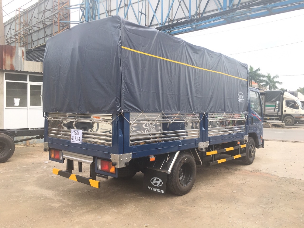 Xe tải thùng mui bạt ĐÔ THÀNH IZ65 tải 3.5 tấn - Trả Góp