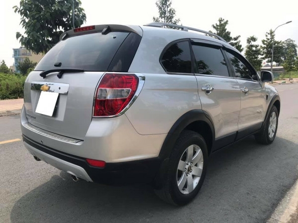 Cần bán ô tô Captiva LTZ 2009, màu bạc số tự động, gia đình ít đi, trùm mền là nhiều