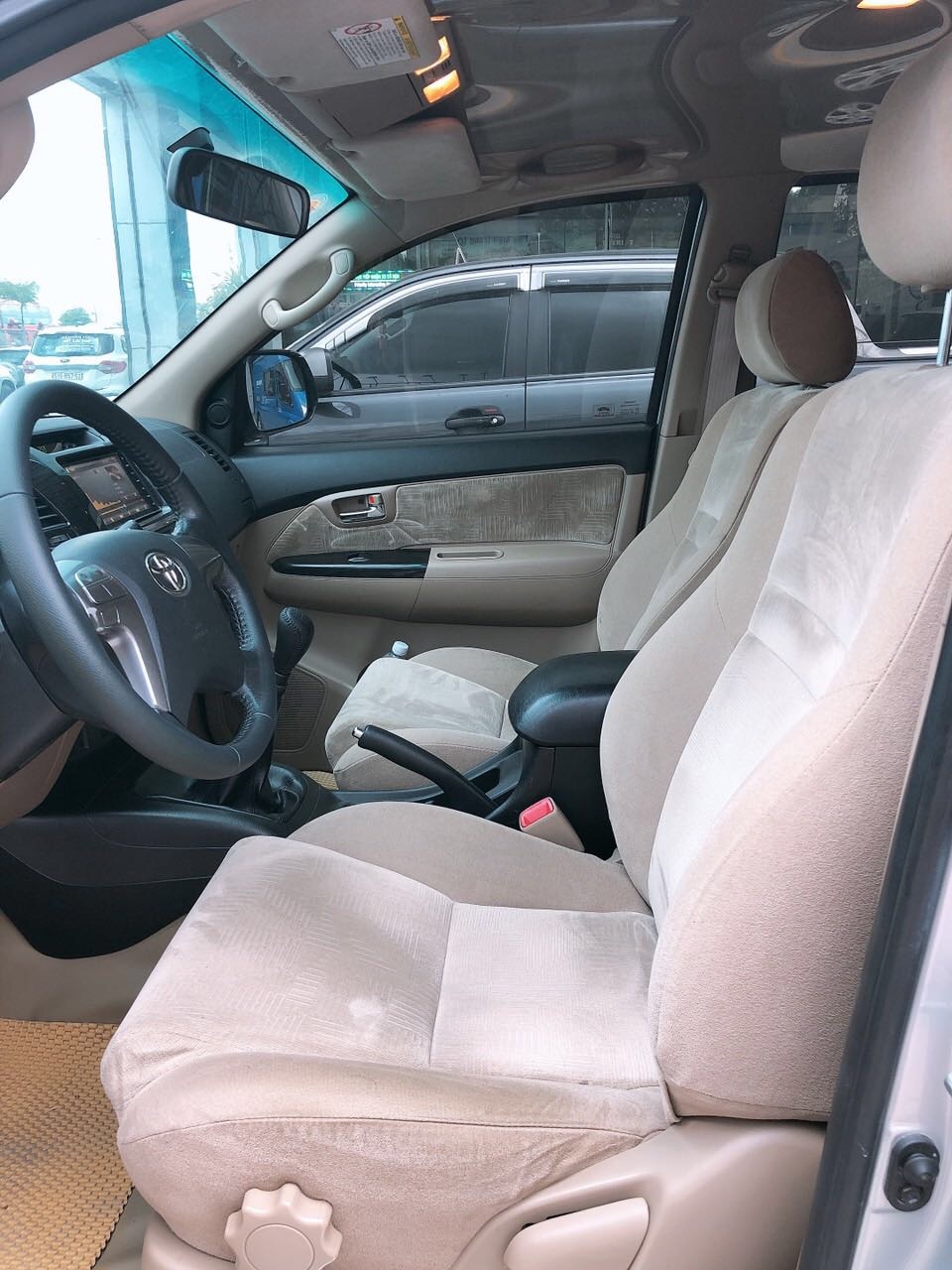 Bán Toyata Fortuner sx 2016 màu bạc