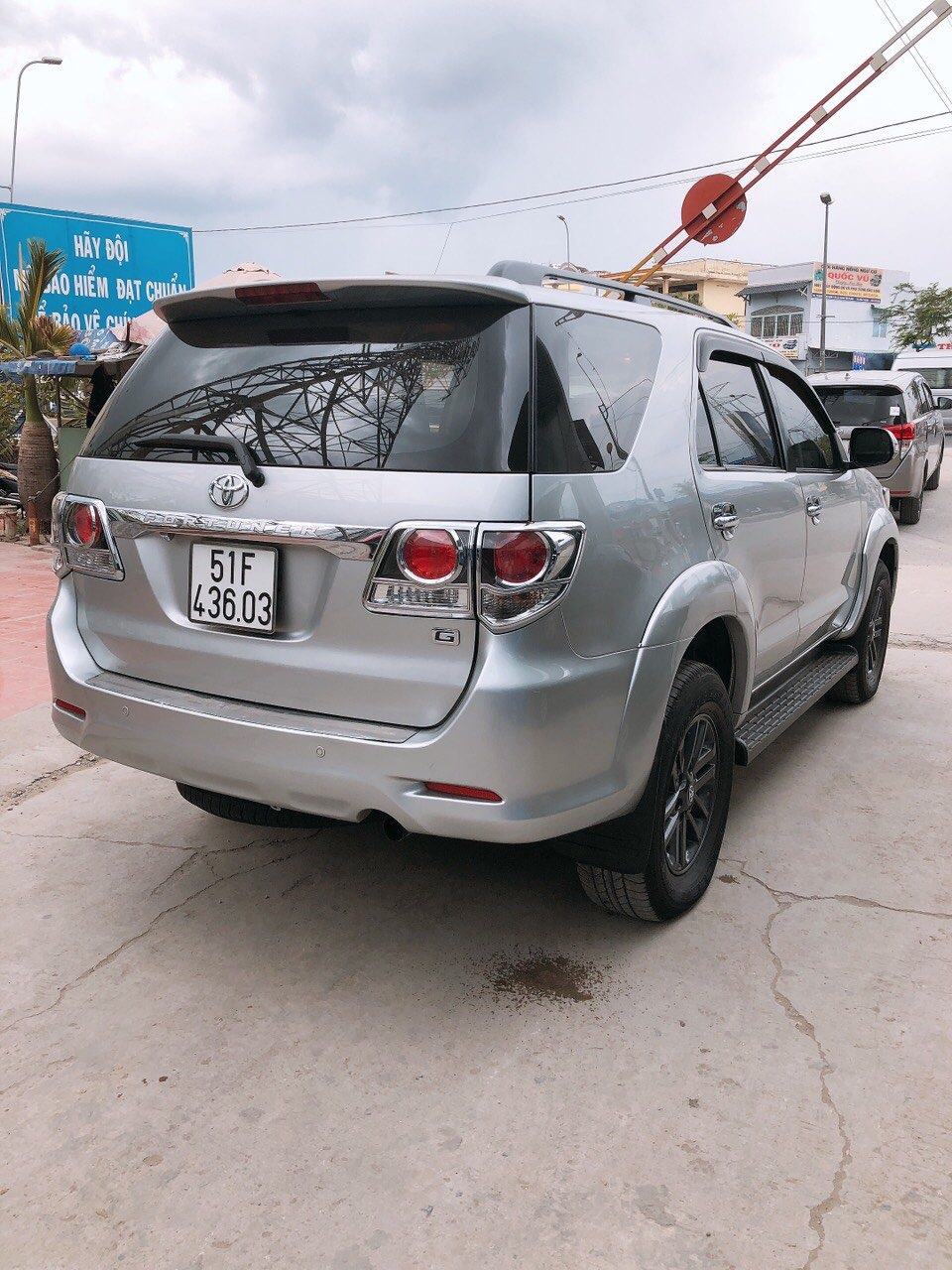 Bán Toyata Fortuner sx 2016 màu bạc