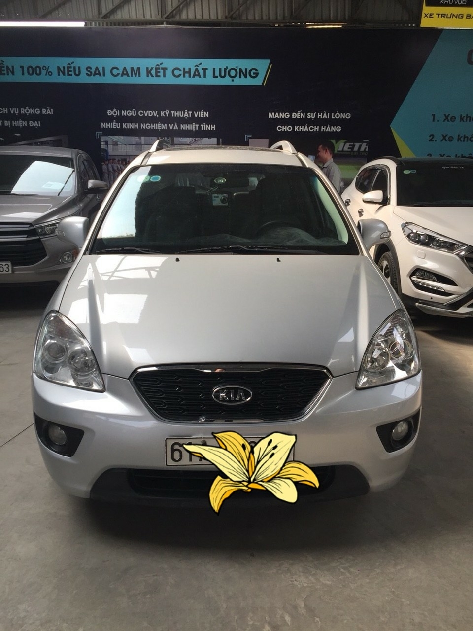 KIA Carens 2.0MT bản S màu bạc 2015