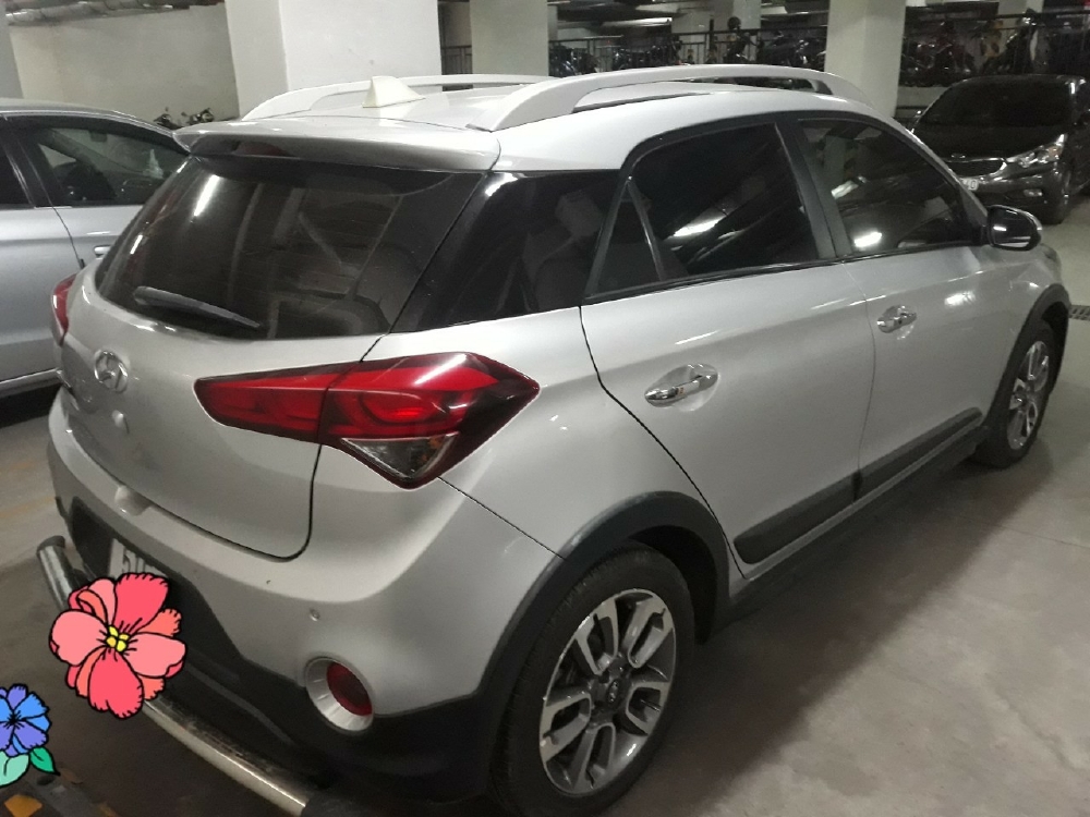 Hyundai i20 active 1.4AT 2015 màu bạc biển SG