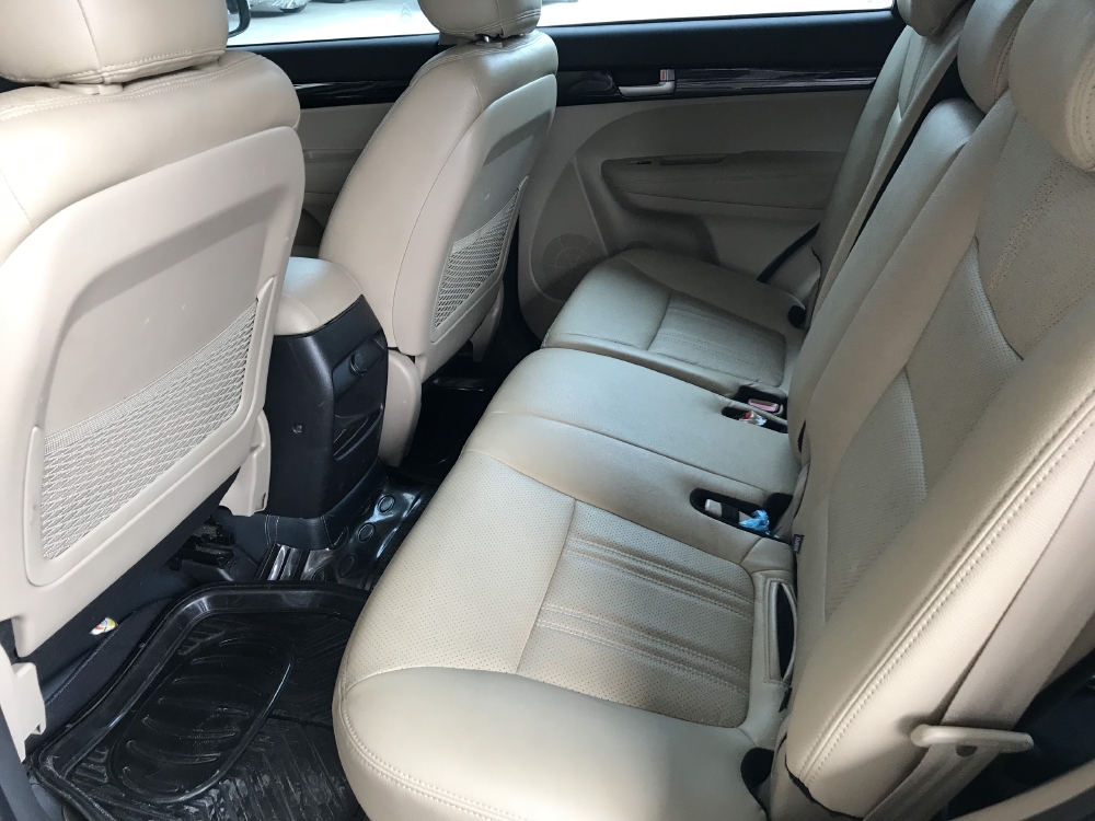 Bán Kia New Sorento GAT 2.4AT màu vàng cát máy xăng số tự động sản xuất 2017