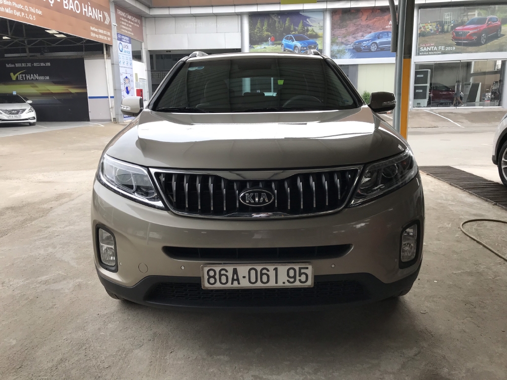 Bán Kia New Sorento GAT 2.4AT màu vàng cát máy xăng số tự động sản xuất 2017