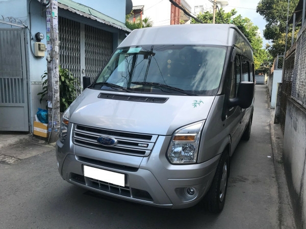 Cần bán xe Ford Transit 2018 số sàn máy dầu, xe màu bạc 16 chỗ ít sử dụng