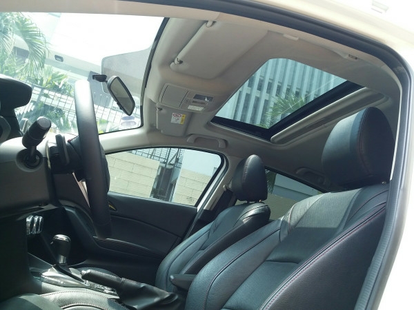 Bán chiếc Mazda 3 tự động 2017 dk 2018 Trắng trẻ đẹp lung linh
