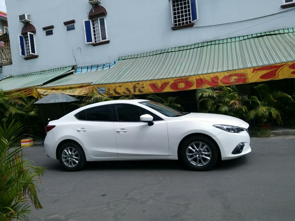 Bán chiếc Mazda 3 tự động 2017 dk 2018 Trắng trẻ đẹp lung linh