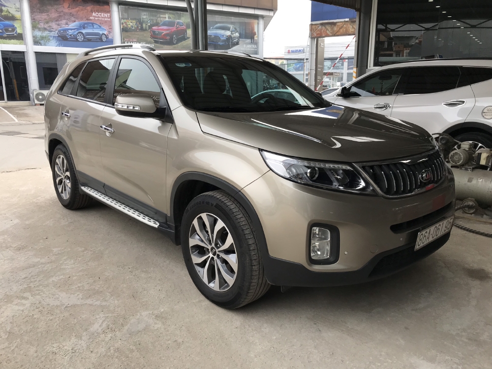 Bán Kia New Sorento GAT 2.4AT màu vàng cát máy xăng số tự động sản xuất 2017