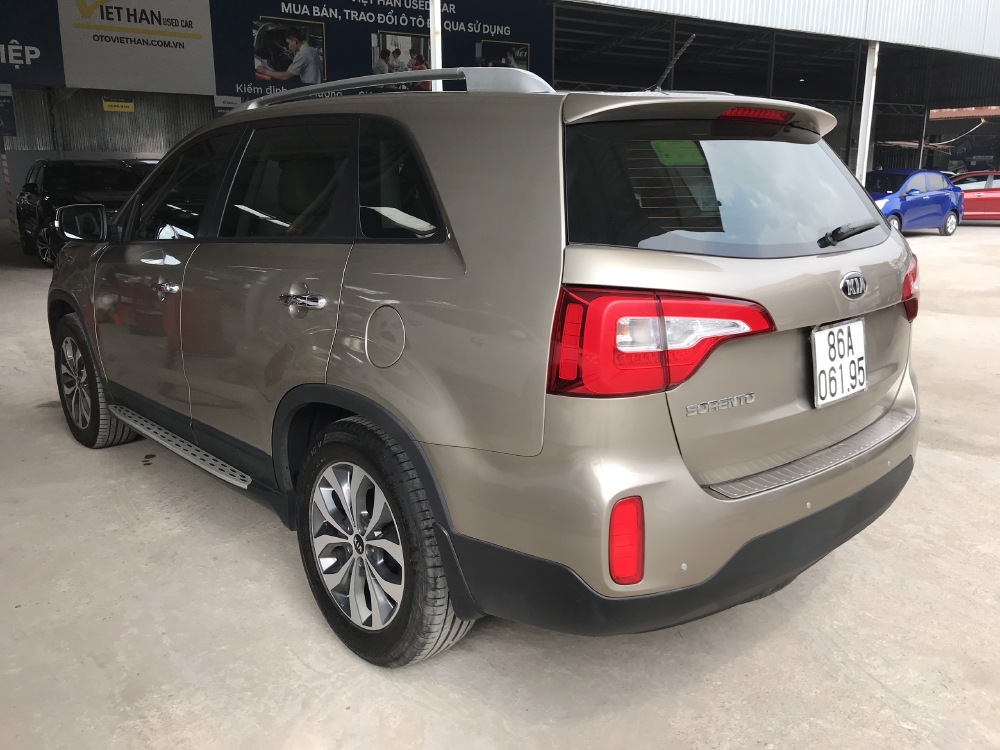 Bán Kia New Sorento GAT 2.4AT màu vàng cát máy xăng số tự động sản xuất 2017