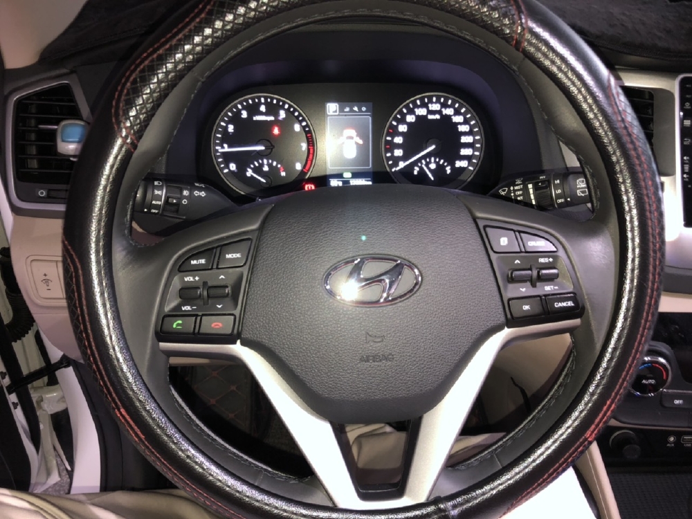 Bán Hyundai Tucson 2.0AT màu trắng tinh khôi bản đặc biệt sản xuất 2018 biển Đồng Nai đi 17000km
