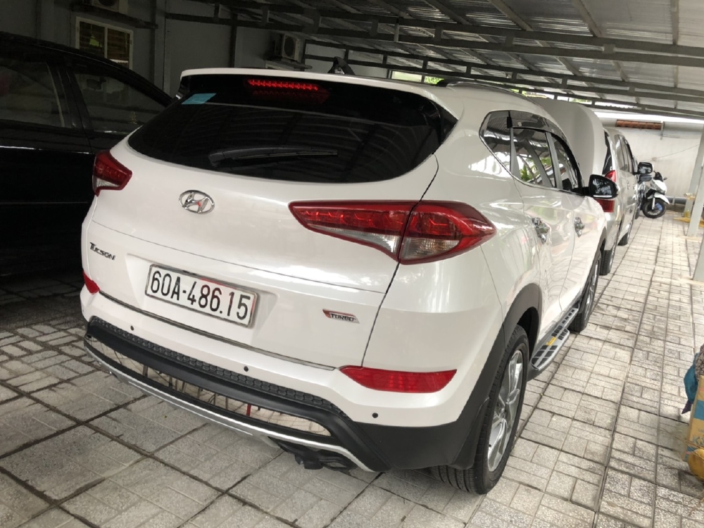 Bán Hyundai Tucson 2.0AT màu trắng tinh khôi bản đặc biệt sản xuất 2018 biển Đồng Nai đi 17000km
