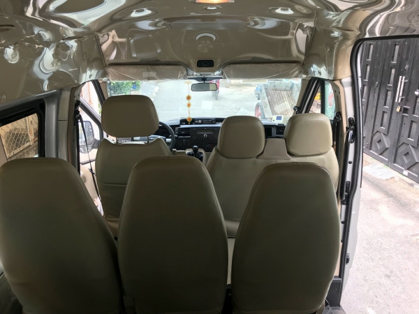 Cần bán xe Ford Transit 2018 số sàn máy dầu, xe màu bạc 16 chỗ ít sử dụng