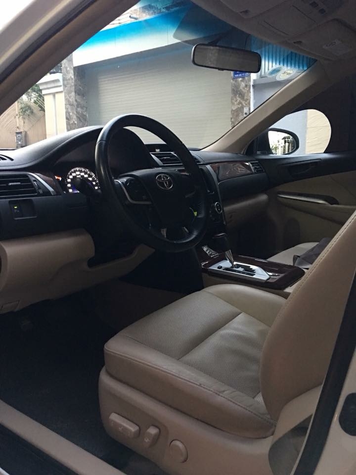 Bán xe Toyota Camry 2.5G đời 2013 màu trắng cực đẹp, xe gia đình đi cẩn thận