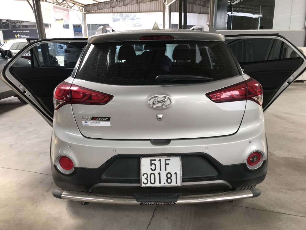 Bán Hyundai I20 Active 1.4AT màu bạc số tự động nhập Ấn Độ 2015 biển Sài Gòn 1 chủ đi 41000km