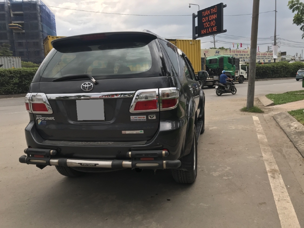 Bán Fortuner V 2011 xăng hai cầu xám chì chính chủ bstp
