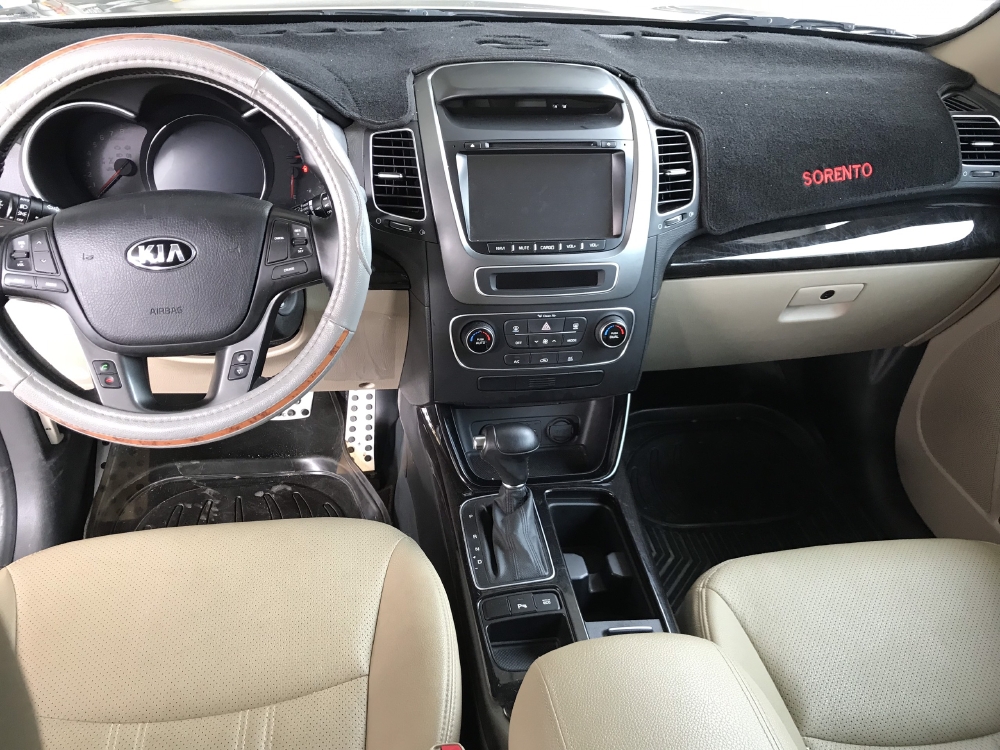 Bán Kia New Sorento GAT 2.4AT màu vàng cát máy xăng số tự động sản xuất 2017