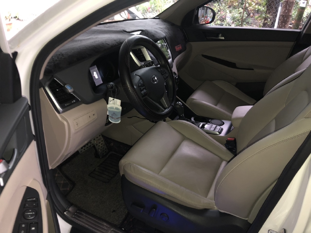 Bán Hyundai Tucson 2.0AT màu trắng tinh khôi bản đặc biệt sản xuất 2018 biển Đồng Nai đi 17000km