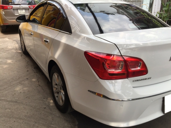 Cần bán xe Chevrolet Cruze 2016 số sàn màu trắng, xe cọp nhà trùm mền rất ít sử dụng