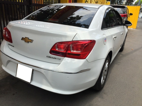 Cần bán xe Chevrolet Cruze 2016 số sàn màu trắng, xe cọp nhà trùm mền rất ít sử dụng