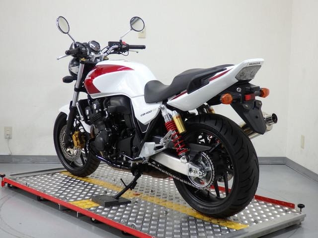 Cần bán Honda CB 400 Super Four VTEC Revo phiên bản 2015 màu đỏ trắng