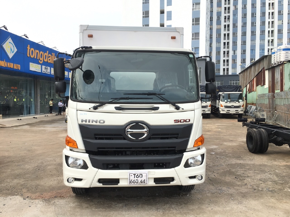 Xe tải thùng kín compisite HINO FG tải 8 tấn thùng dài 8.6m - Trả Góp