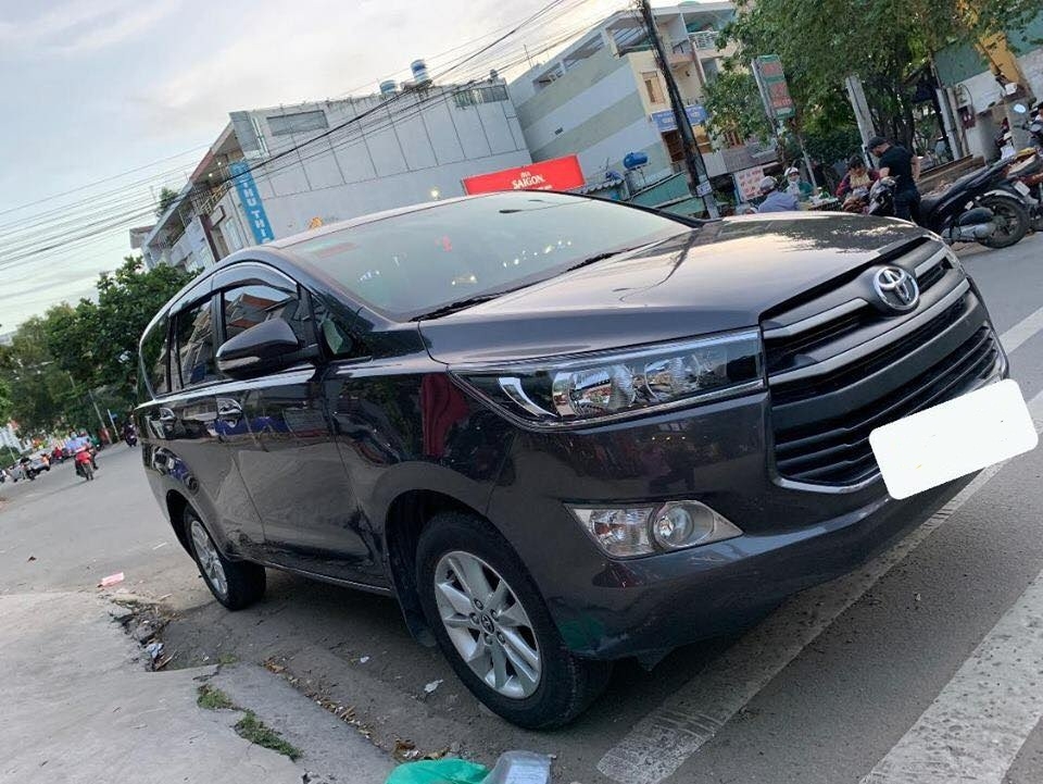 Gia đình cần bán xe Innova 2016, số sàn, phom mới, màu xám