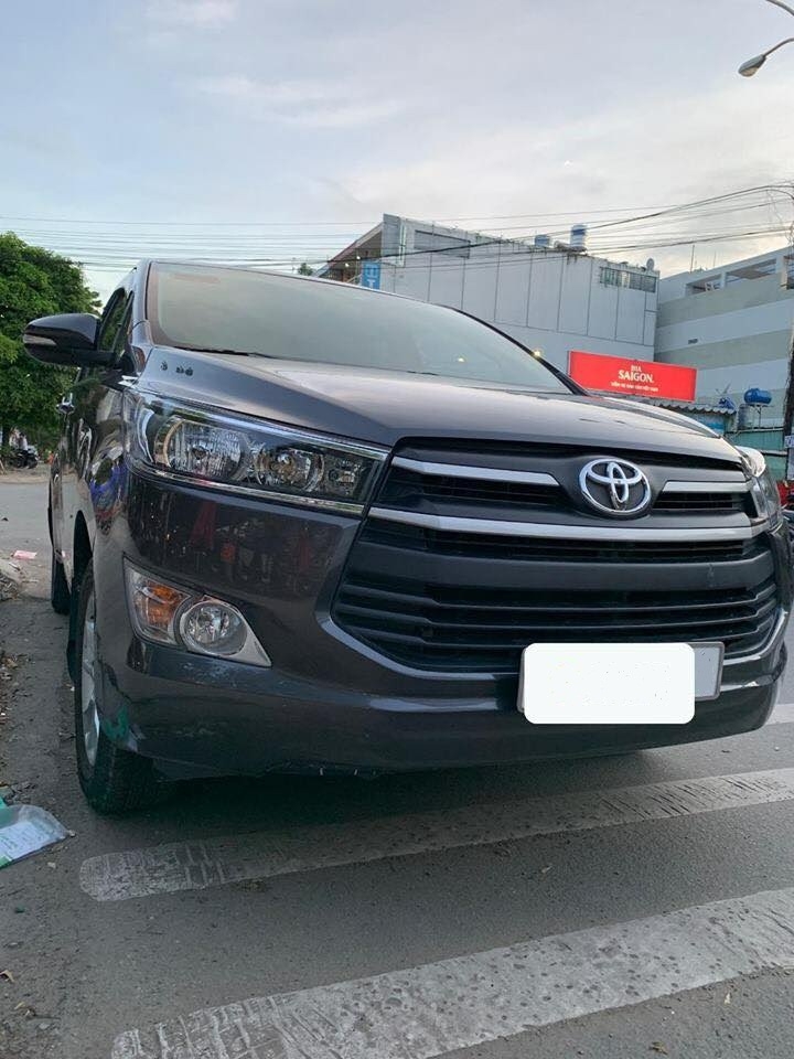 Gia đình cần bán xe Innova 2016, số sàn, phom mới, màu xám