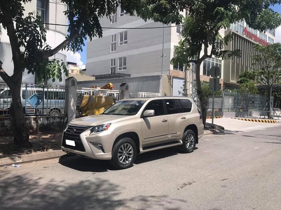 Cần bán xe Lexus GX460 model 2016 màu vàng nhập khẩu Nhật Bản