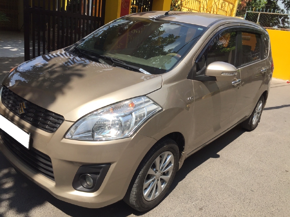 Cần bán Suzuki Ertiga 2016 số tự động màu vàng cát, nhập khẩu