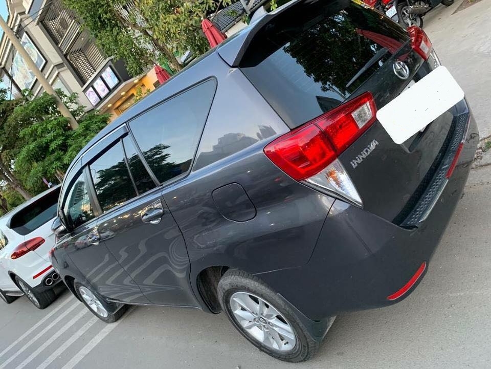 Gia đình cần bán xe Innova 2016, số sàn, phom mới, màu xám