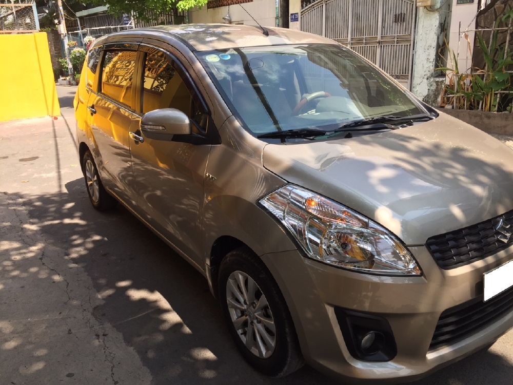 Cần bán Suzuki Ertiga 2016 số tự động màu vàng cát, nhập khẩu