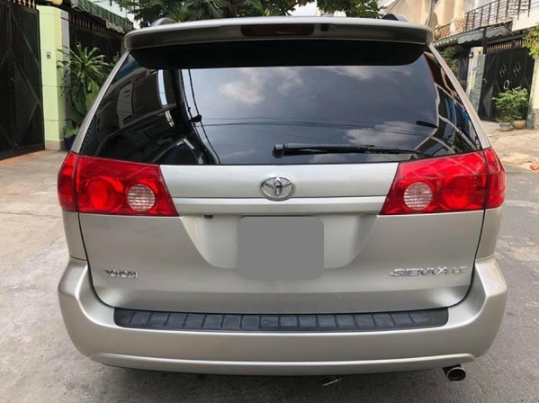 Bán Toyota Sienna LE 2009 nhập mỹ Bạc biển số thành phố