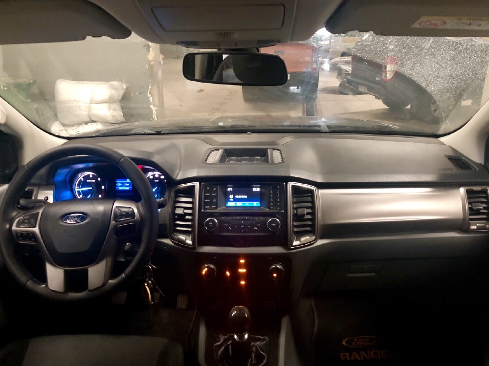 Bán Ford Ranger XLT sx 2015 form mới