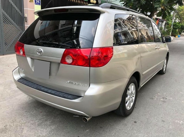 Bán Toyota Sienna LE 2009 nhập mỹ Bạc biển số thành phố