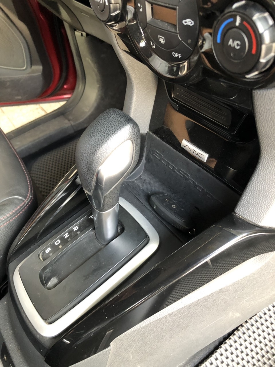 Bán Ecosport titanium 2017, màu đỏ, đúng chất, giá TL, hổ trợ góp