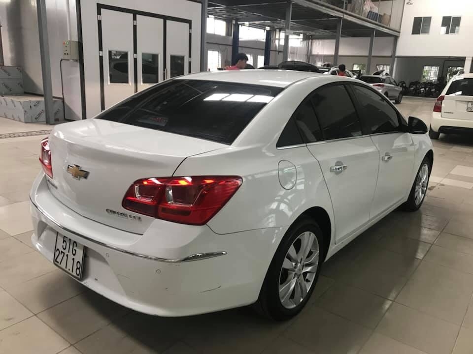 Bán Chevrolet Cruze LTZ 1.8AT màu trắng số tự động sản xuất 2017 biển Sài Gòn mẫu mới