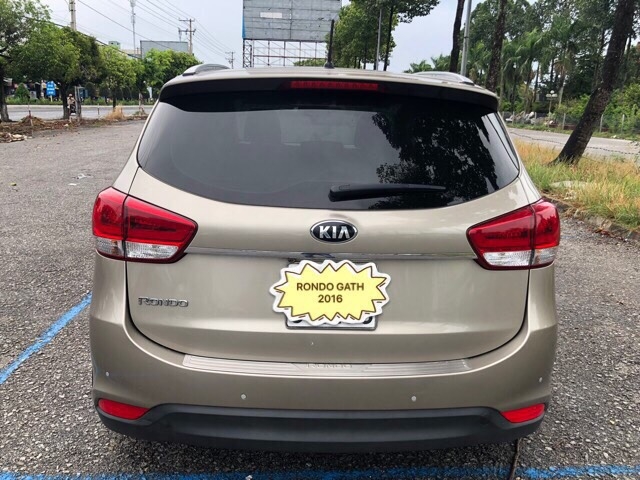 Kia Rondo Gath 2.0AT 2016 màu vàng cát