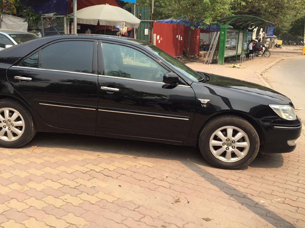 Bán Camry 3.0 tự động 2003 màu đen cực kỳ sang trọng.