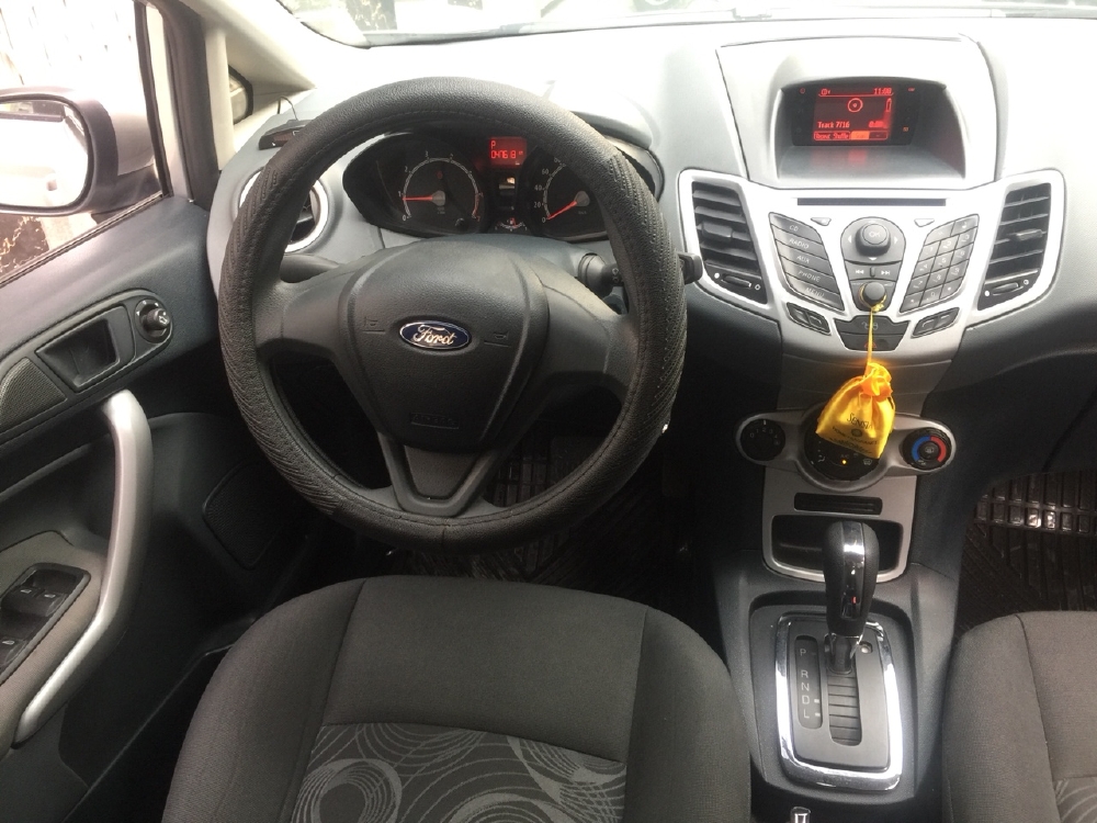 Bán Ford Fiesta 2012 tự động màu bạc xe đi kỹ như mới