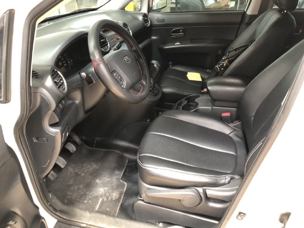 Bán Kia Carens EX 2.0MT màu trắng số sàn sản xuất 2016 biển Sài Gòn đi 65000km