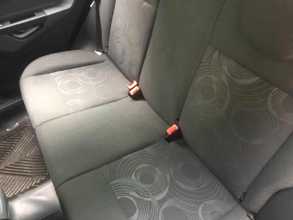 Bán Ford Fiesta 2012 tự động màu bạc xe đi kỹ như mới